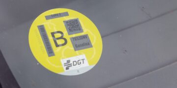 Multas a los coches con las etiquetas B y C de la DGT