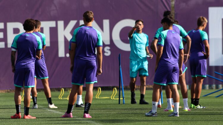 Así preparará el Real Valladolid la visita del Almería 1 Entrenamiento del Real Valladolid en Los Anexos | Foto: Blanquivioletas