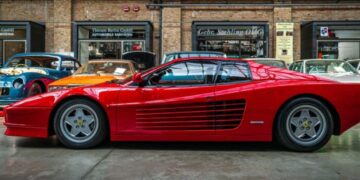 Un Ferrari pasa 10 años aparcado en el mismo sitio