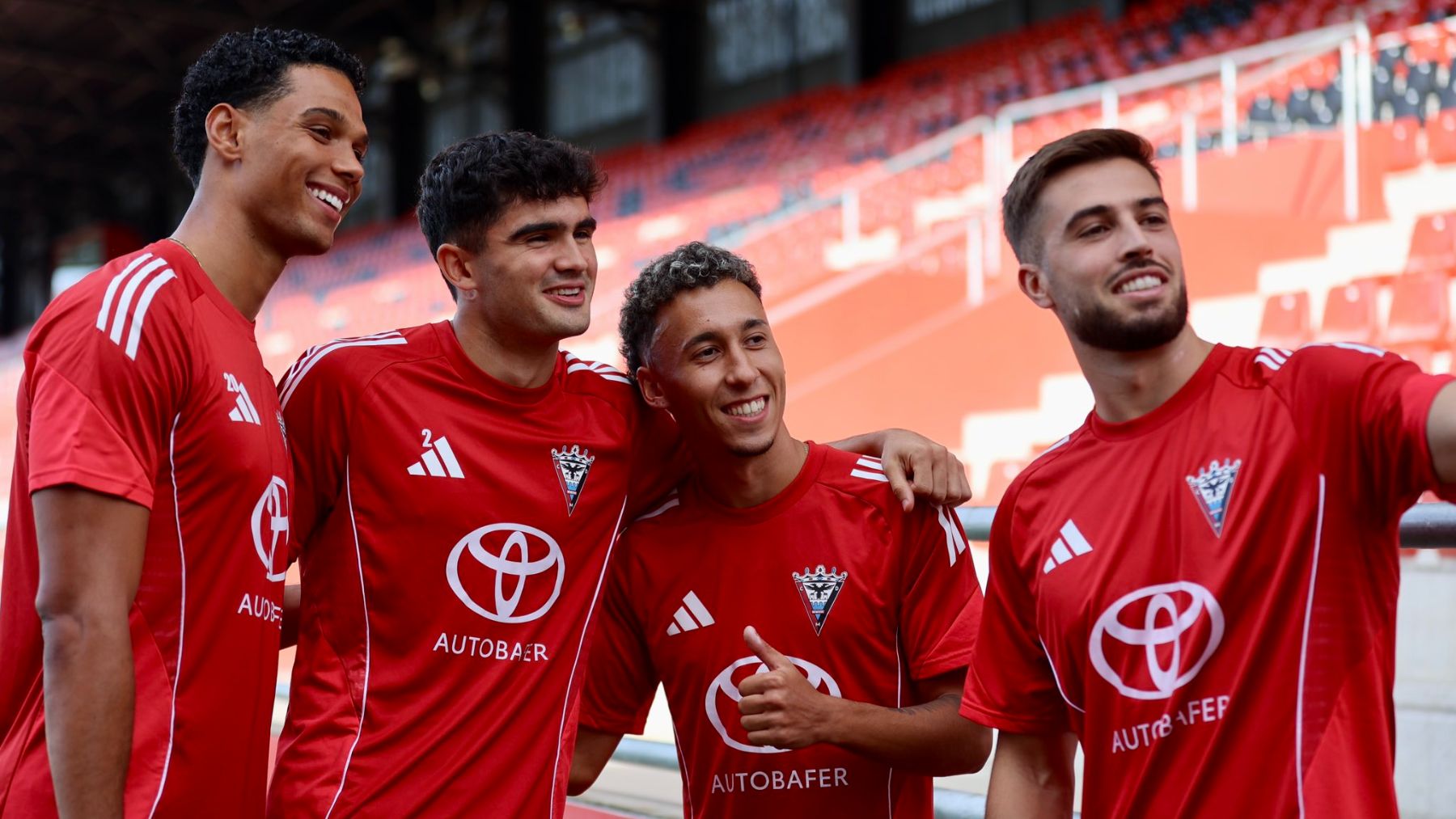 Una plantilla "muy del Mirandés" 3 Mirandés, Eto'o, Novoa, Pablo López y Marí