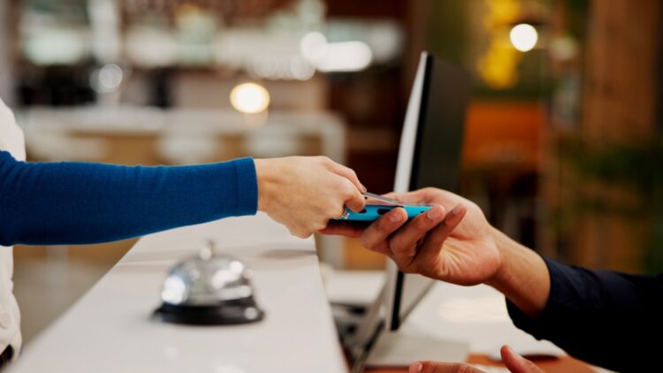 Ni tarjeta ni efectivo: dos turistas se gastan 4.100 euros en un hotel... y esto es lo que idearon para intentar evitar pagar 1 Ni tarjeta ni efectivo: dos turistas se gastan 4.100 euros en un hotel