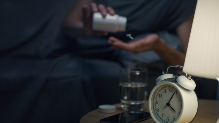 Adiós a la confusión: así sabrás si tu cuerpo pide melatonina o valeriana para combatir el insomnio 1 Melatonina o valeriana para combatir el insomnio