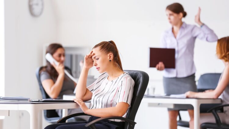 Ni manía ni exageración: la psicología revela que este ruido que hace la gente tiene sentido y las razones de tu malestar 1 Este ruido que hace la gente tiene sentido y las razones de tu malestar