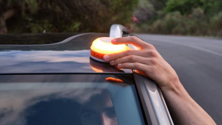 Adiós a las confusiones: esta es la manera correcta de saber si tu luz de emergencia V16 está homologada o no 1 Saber si tu luz de emergencia V16 está homologada o no