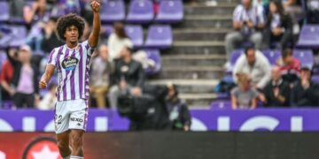 Peter Federico celebra su gol ante el Sporting