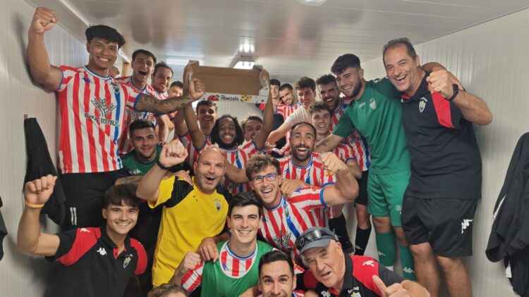 El Tordesillas celebra la victoria ante el Numancia B | tERCERA RFEF