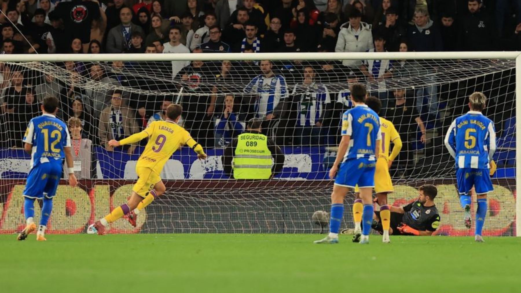 Cara y cruz en Riazor 2 Latasa bate a Germán desde los once metros