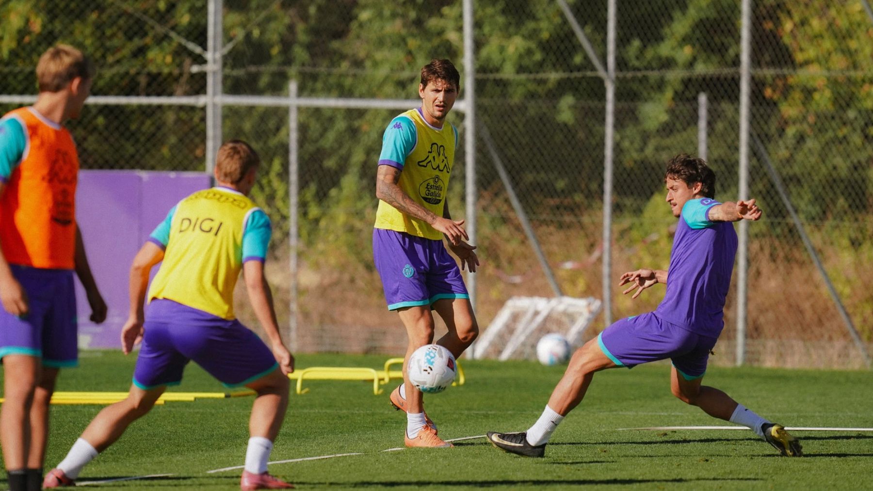 "Un derbi siempre es un plus de motivación" 2 Juric en un entrenamiento del Real Valladolid