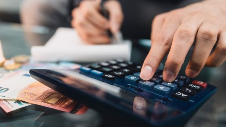 Buenas noticias para los autónomos: Hacienda confirma estas deducciones... les acabe subiendo o no la cuota 1 Buenas noticias para los autónomos: Hacienda confirma estas deducciones