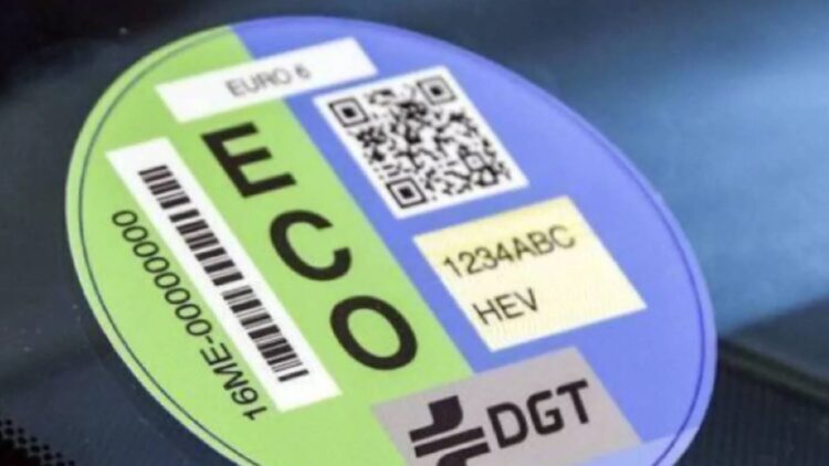 Confirmado: la DGT revisará las etiquetas ambientales y los coches híbridos podrían perder sus ventajas 1 Confirmado: la DGT revisará las etiquetas ambientales