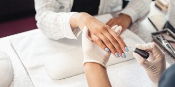 Así pueden afectar tus esmaltes de uñas a tu salud