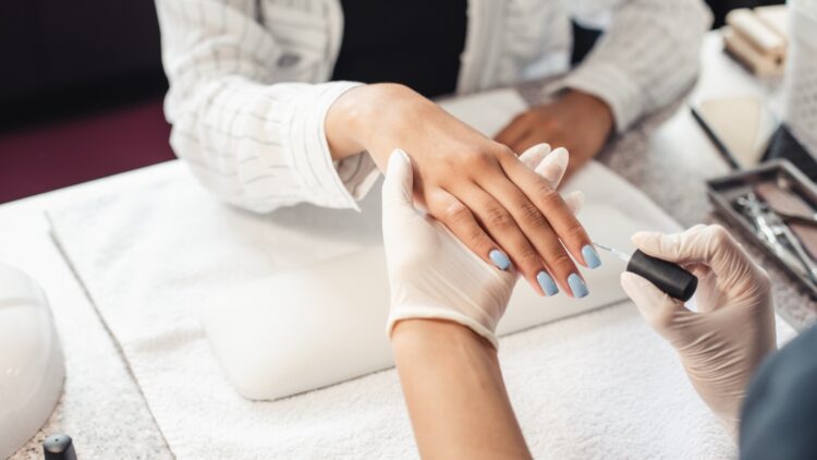 Alerta de la Unión Europea: así pueden afectar tus esmaltes de uñas a tu salud si eres mujer 1 Así pueden afectar tus esmaltes de uñas a tu salud