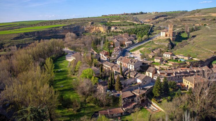 Adiós a la despoblación: Castilla y León, Valencia y Navarra combaten con estas ayudas el mal de la España vaciada 1 Combaten con estas ayudas el mal de la España vaciada