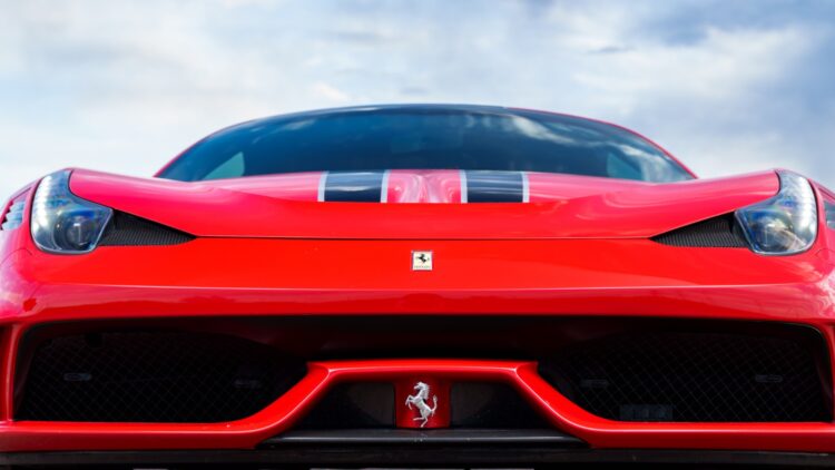 Es oficial: Ferrari se lanza al mercado de los coches eléctricos y así será su 'caballito' electrificado 1 Ferrari se lanza al mercado de los coches eléctricos
