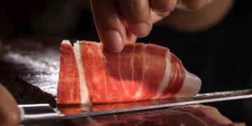 Debes fijarte si no quieres que te engañen al comprar jamón