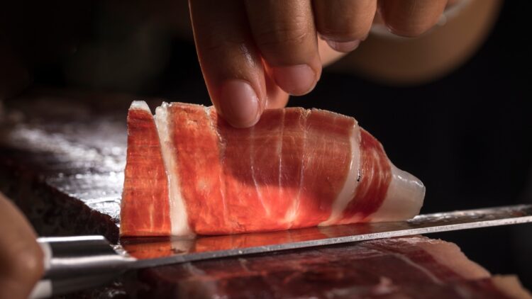 La alerta de un experto: este es el detalle definitivo en el que debes fijarte si no quieres que te engañen al comprar jamón 1 Debes fijarte si no quieres que te engañen al comprar jamón