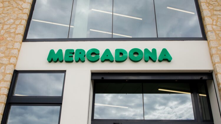 Mercadona lo vuelve a hacer: este postre sabe como el que hacía tu abuela y cuesta menos de 2 euros 1 Mercadona lo vuelve a hacer: este postre