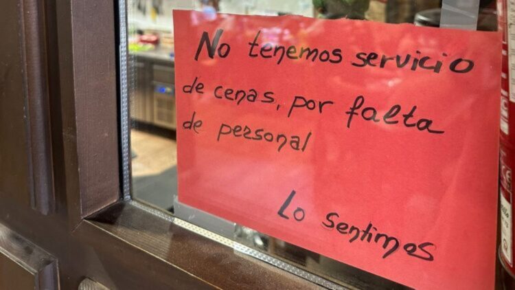 Confirmado: un bar deja de servir cenas, lo achacan a "las paguitas" y las redes sociales arden por el motivo real 1 Un bar deja de servir cenas, lo achacan a "las paguitas"