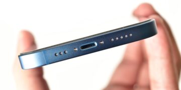 Función de los pequeños agujeros de tu smartphone