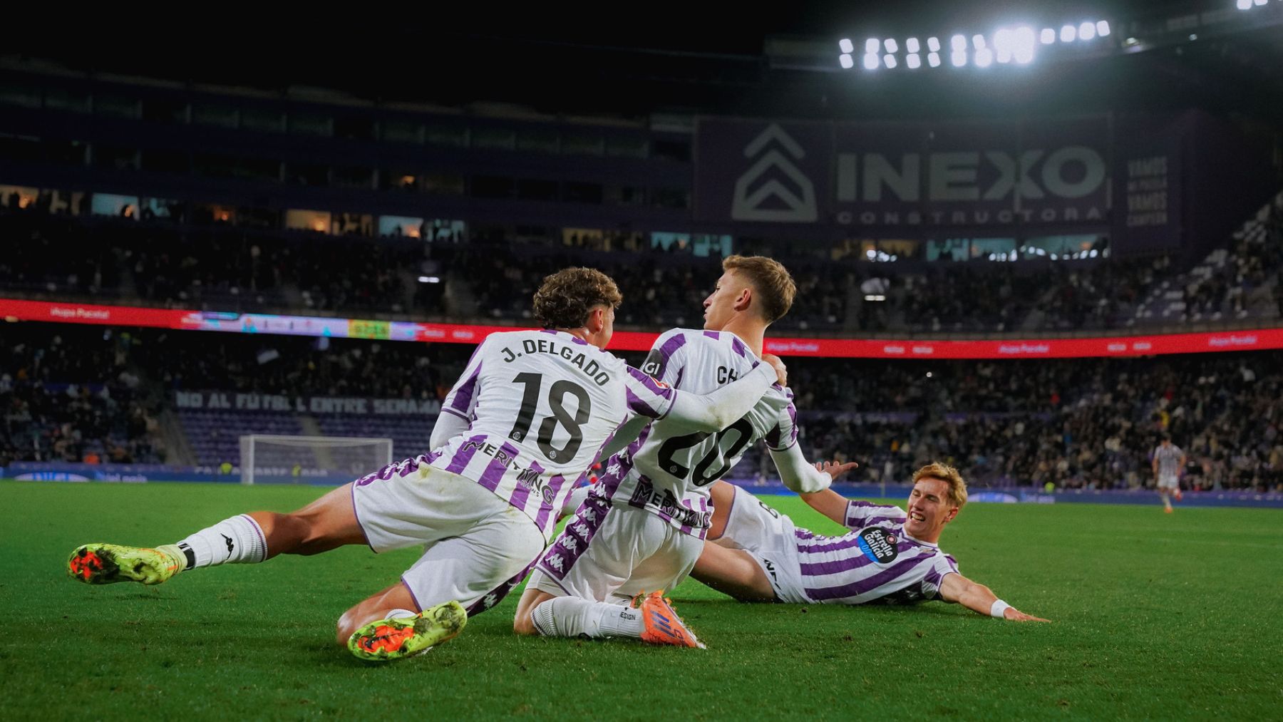 Jorge Delgado y Arnu, mano a mano en Zorrilla 3 Chuki celebra su gol junto a Arnu y Jorge Delgado