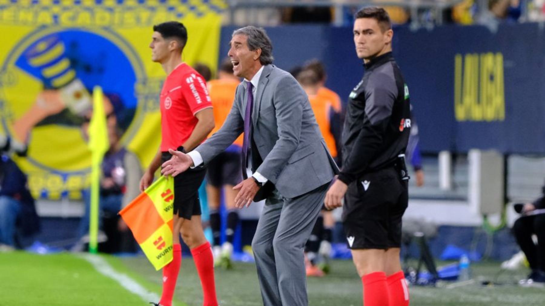 Guillermo Almada ante el Cádiz