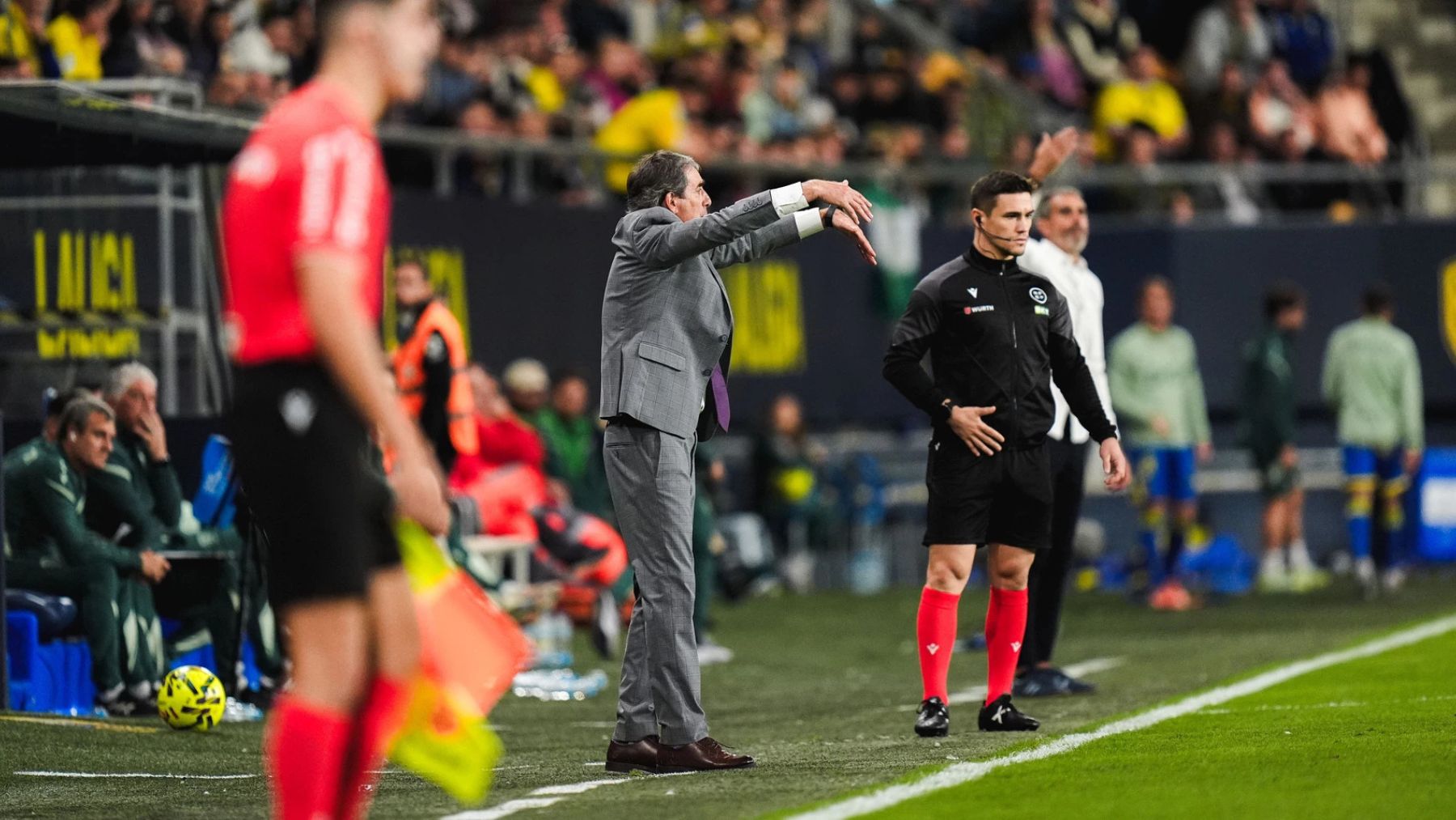 "Cuando no se puede ganar, lo importante es sumar" 2 Guillermo Almada da instrucciones contra el Cádiz