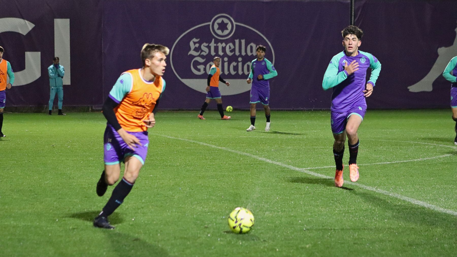 Aranda y Tomy entrenan con el primer equipo
