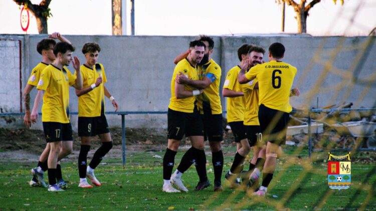 El Mojados celebra un gol de Colino | Tercera RFEF