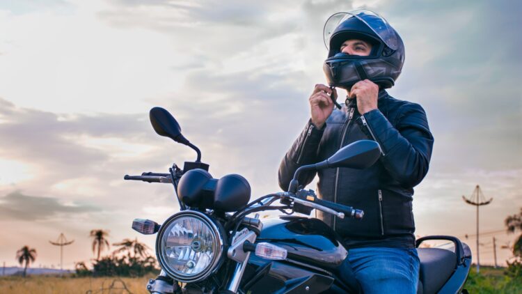 Alerta de la DGT: esta conducta parece básica, pero no respetarla al ir en moto puede acabar en multa de 200 euros 1 Alerta de la DGT: esta conducta parece básica