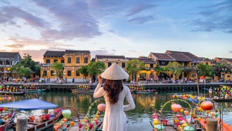 David Jiménez, profesor, compara Vietnam con España